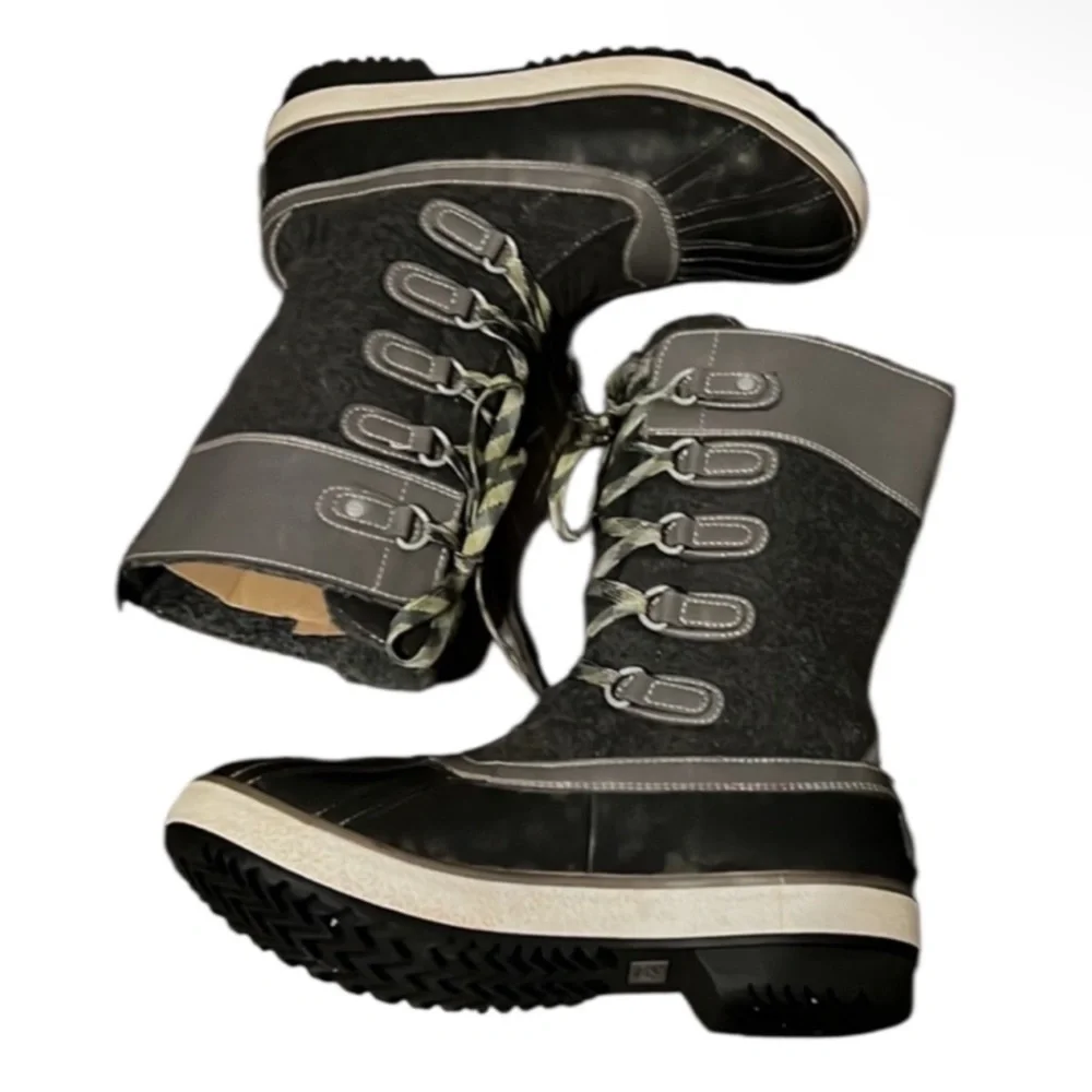 Authentic UGG Signature designer Waterproof boots sz 8 Euro 39
